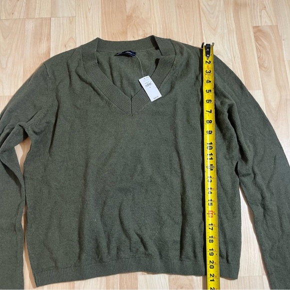 Gap Men’s Green V-Neck Sweater New With Tags Size Small - Picture 3 of 6